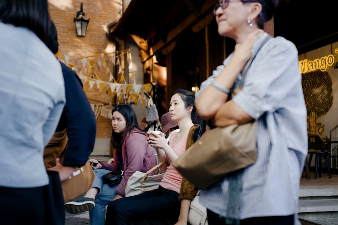 people discussing news